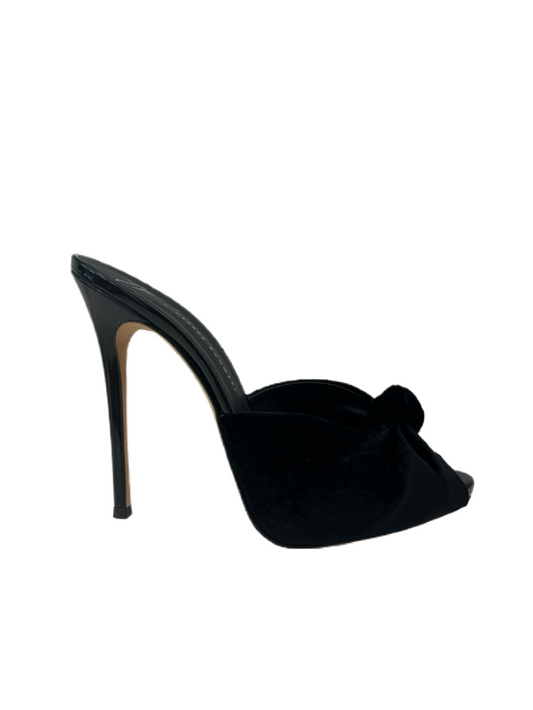 Giuseppe Zanotti Black Suede Mules w Knot Detail. Size: 37.5