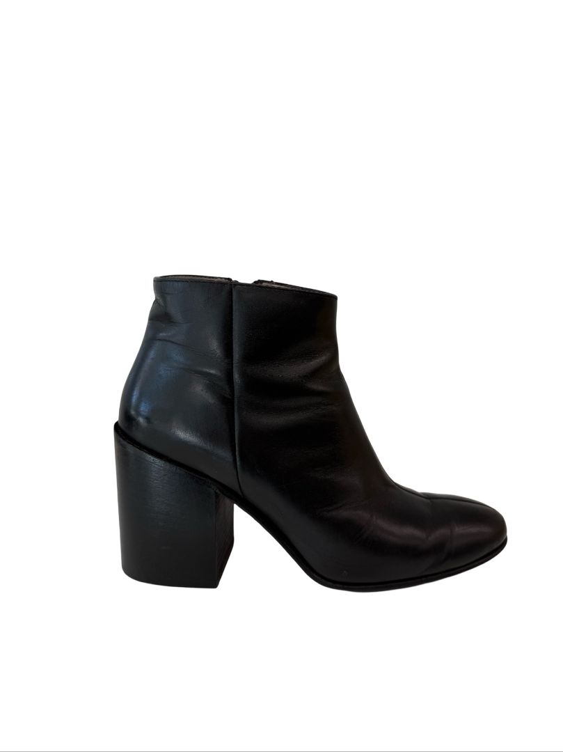 Acne Studios Black Leather Block Heel Ankle Boot. Size: 38