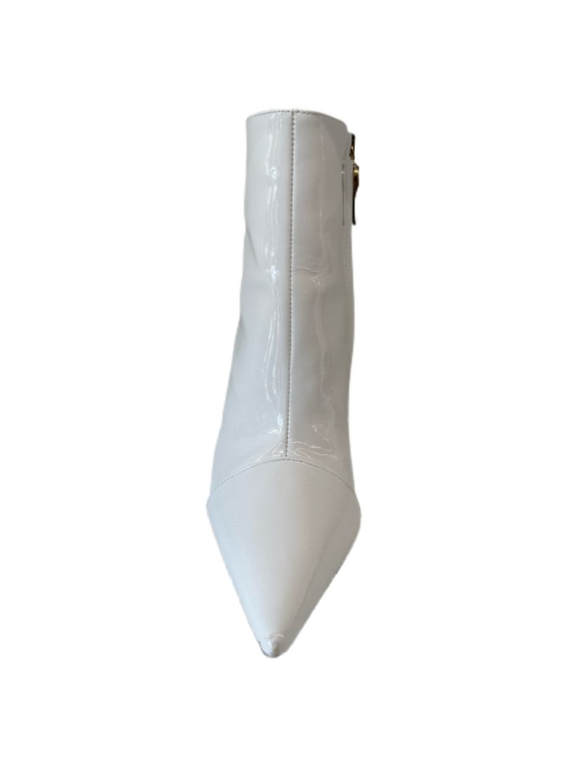 Camilla and Marc White Patent Pointed Heel Boots. Size: 36