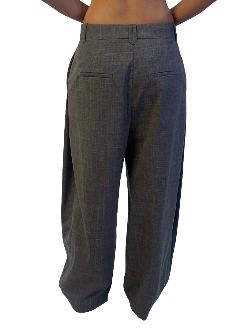 Camilla & Marc Grey Tailored Wool Blend 'Luis' Pant. Size: 6