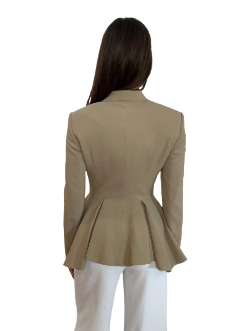 Givenchy Camel Jacket W Large Round Button. Size: 36