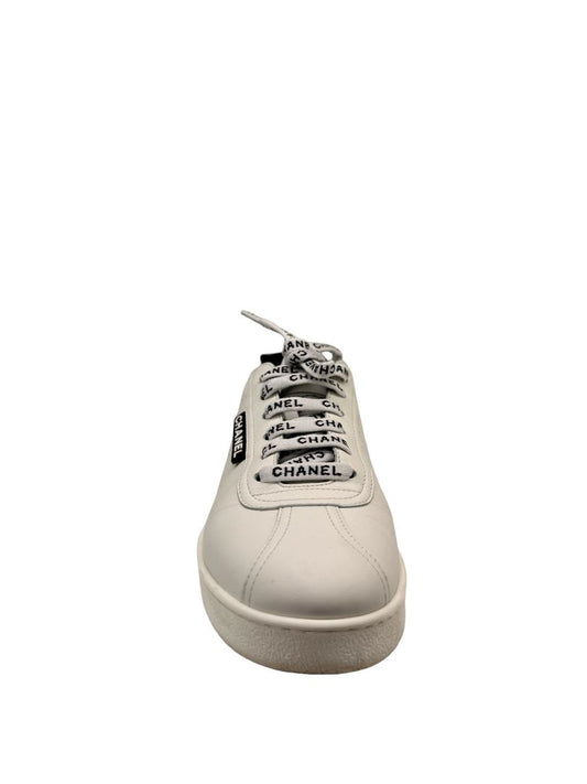 Chanel White Script CC Logo Sneakers. Size: 37