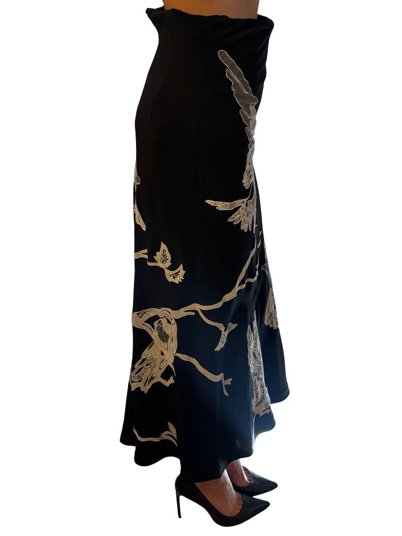 Alexander McQueen Black / White Bird & Branch Lace Embroidered Skirt. Size: 44