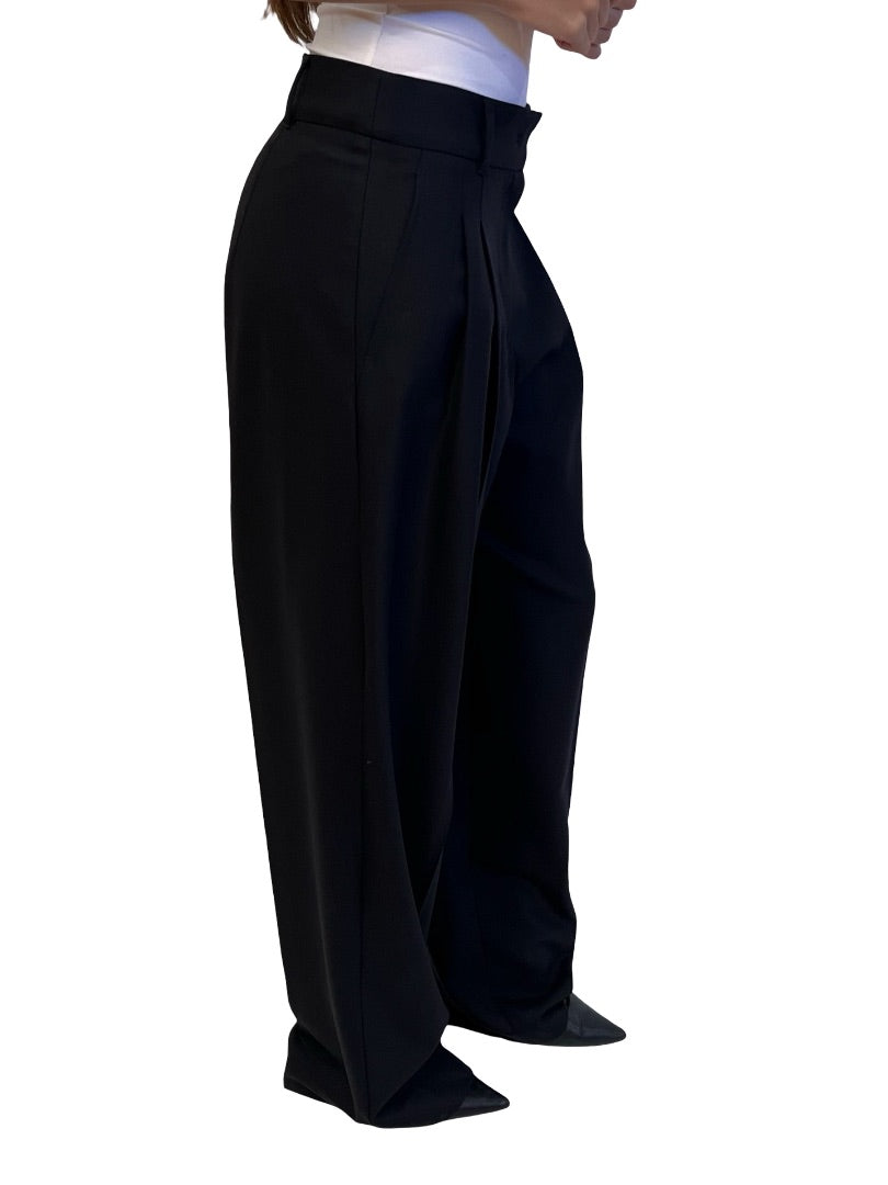 MaxMara Studio Black Wool High Waist Pleated Trousers. Size: 6