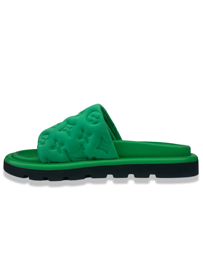 Louis Vuitton Green Technical Fabric Embossed Monogram Pool Pillow Comfort Slides. Size: 40