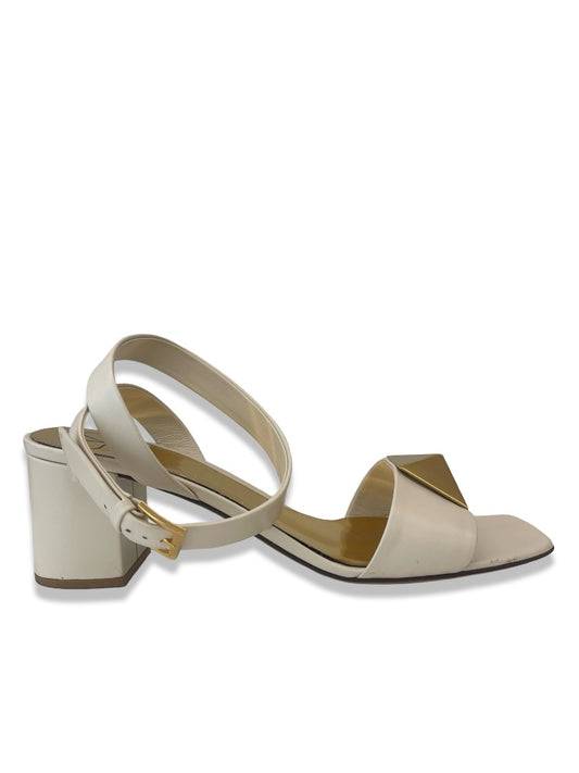 Valentino Garavani Cream/Gold 60mm One Stud Pyramid Pumps. Size: 41.5