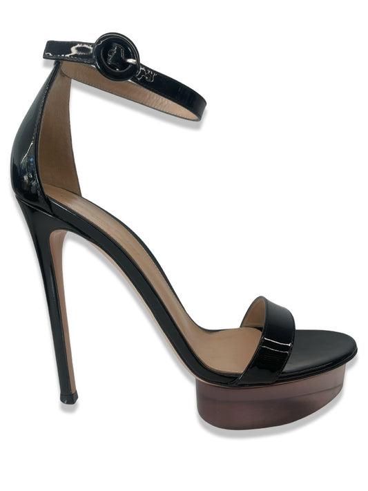 Gianvito Rossi Black Godiva Heel. Size: 37.5