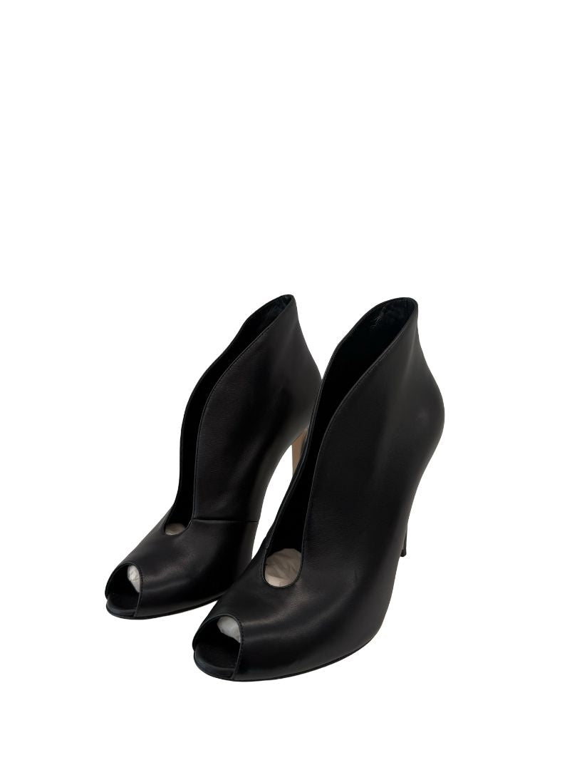 Yves Saint Laurent Black Divine 85 Ankle Boot. Size: 37