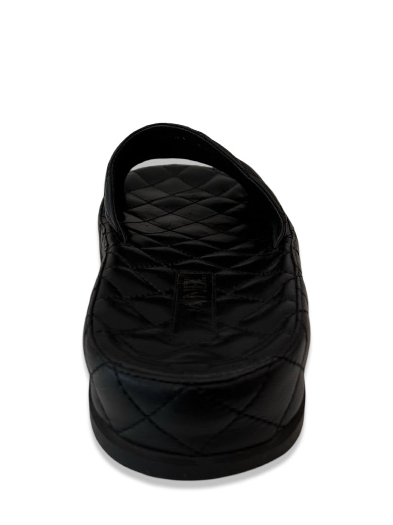 Chanel Black Quilted Leather CC Slides. Size: 37C