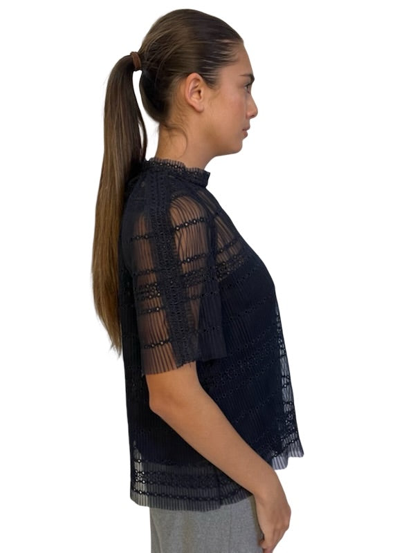 Scanlan Theodore Navy Embroidered Eyelet Micro Pleat Top. Size: 10