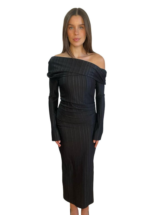 Camilla & Marc Black Off-Shoulder 'Shaw Dress'. Size: 8