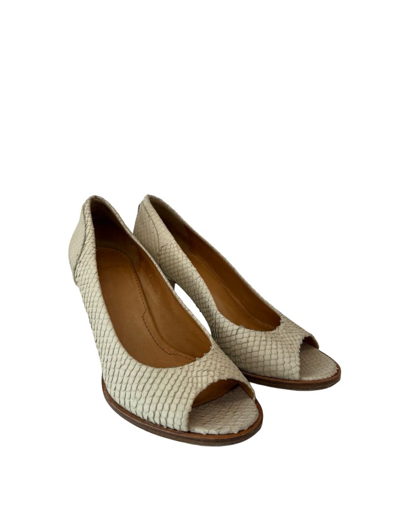 Givenchy Neutral Python Skin Heels. Size: 36