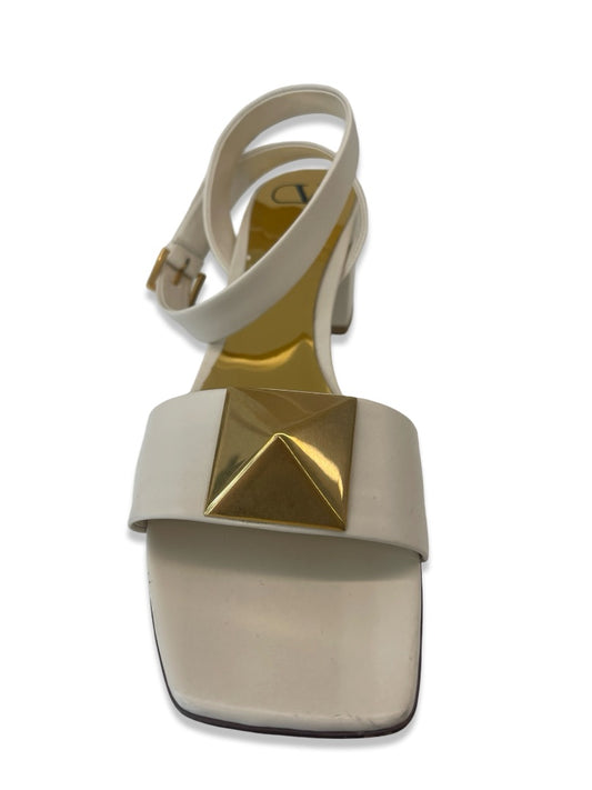 Valentino Garavani Cream/Gold 60mm One Stud Pyramid Pumps. Size: 41.5