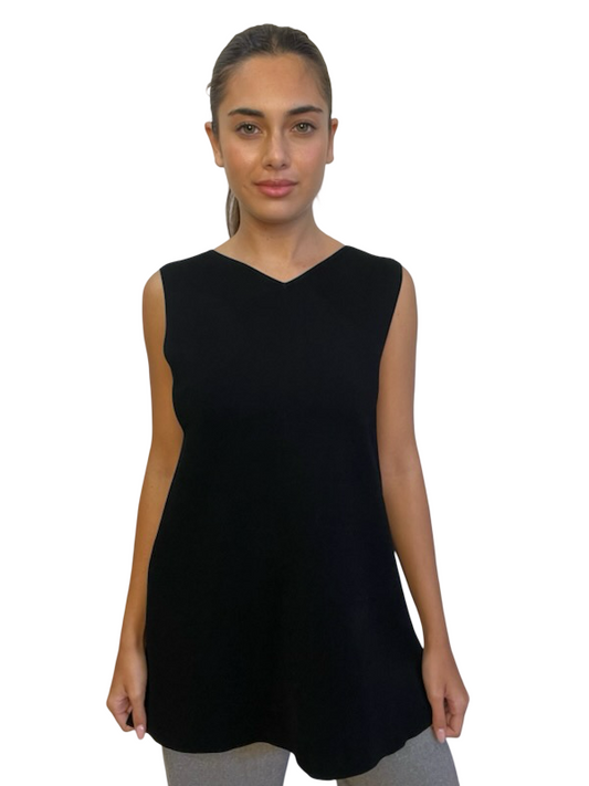 Scanlan Theodore Black V Neck Sleeveless Top. Size: Medium