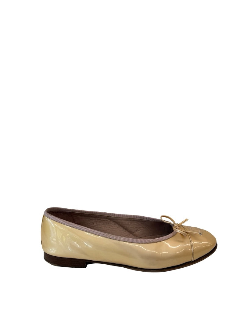 Chanel Yellow Patent Ballet Flats. Size: 39