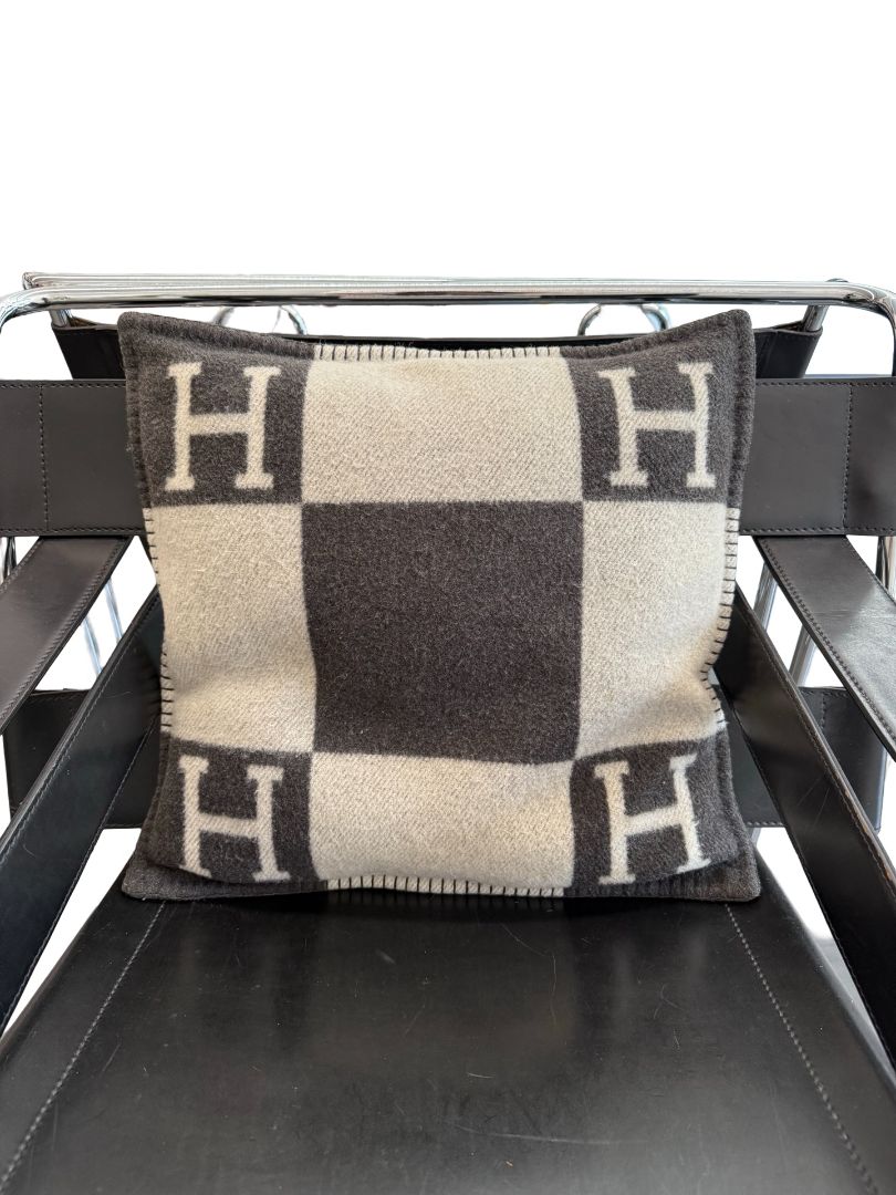 Hermes Écru / Gris Foncé Avalon Pillow. Size: 50 x 50cm