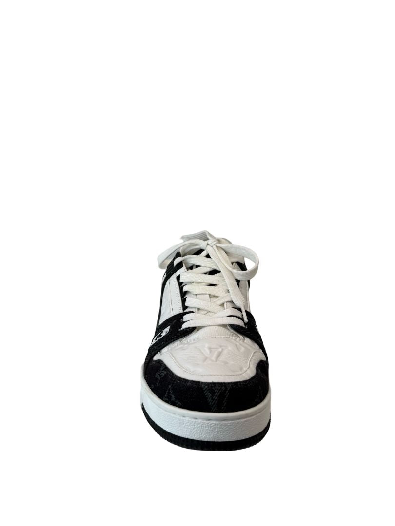 Louis Vuitton Black & White Monogram Sneakers. Size: 41