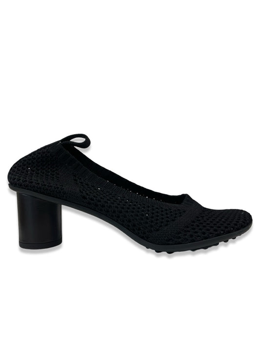 Bottega Veneta Black Atomic Mesh Pumps. Size: 39