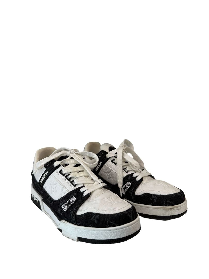 Louis Vuitton Black & White Monogram Sneakers. Size: 41