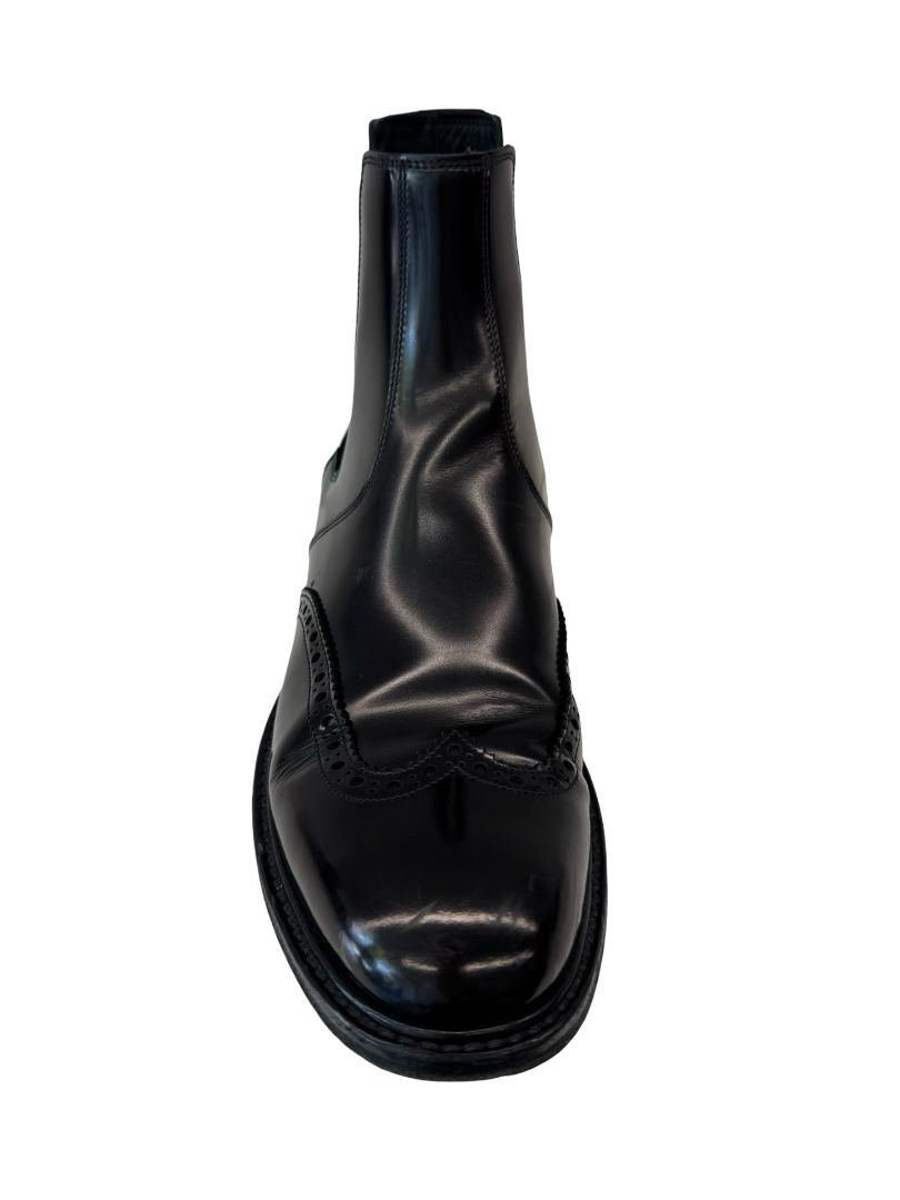 Saint Laurent Black Patent Leather Chelsea Boots. Size: 39.5