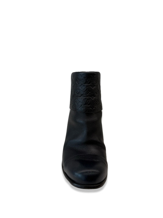Louis Vuitton Black Folded Ankle Boots. Size: 37