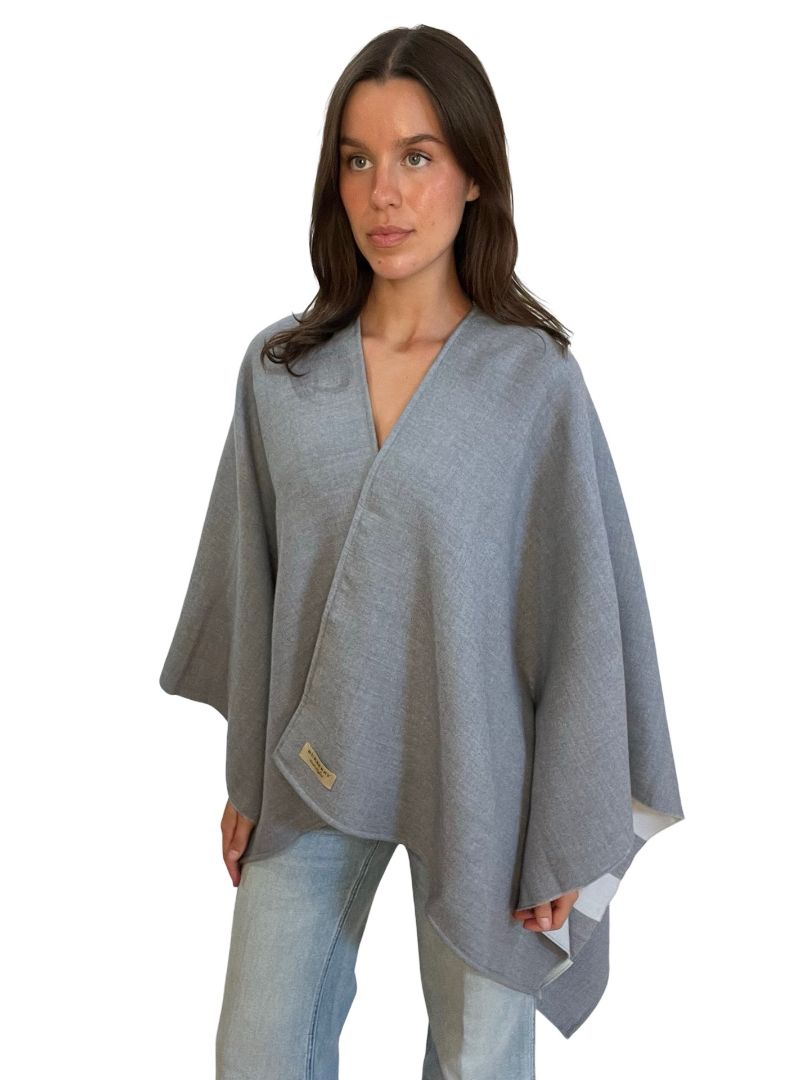 Burberry Light Grey Poncho. Size: 140 x 140 cm