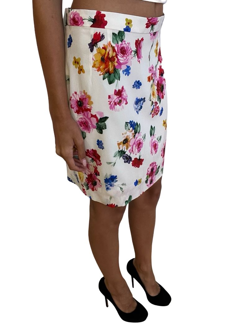 Dolce & Gabbana White Floral Mini Skirt. Size: 44