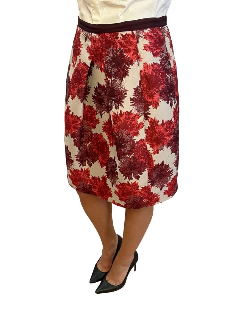 Weekend Max Mara Red Floral Puff Skirt. Size: 10