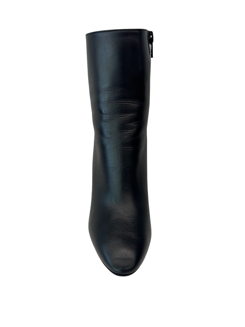 Saint Laurent Black Leather Ankle Boot. Size: 36