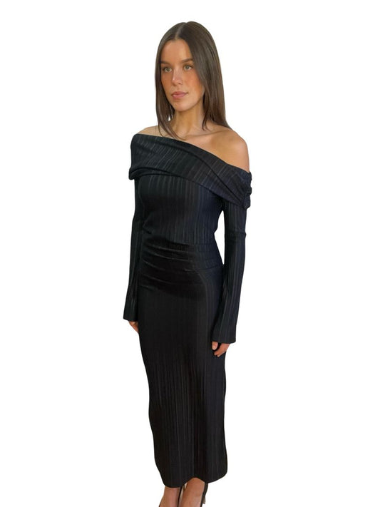 Camilla & Marc Black Off-Shoulder 'Shaw Dress'. Size: 8