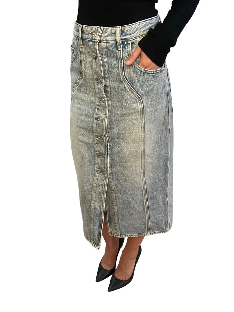 Isabel Etoile Marant Light Wash Denim Button Skirt. Size: 38