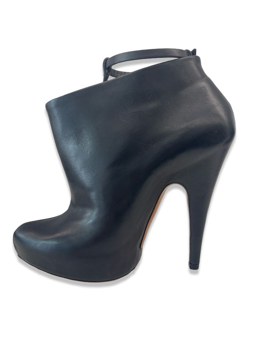 Givenchy Black Bootie Heels with Thin Strap. Size: 36