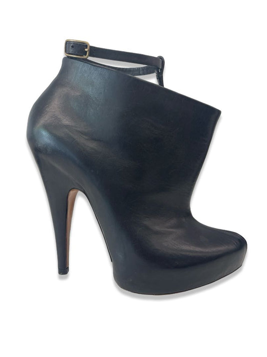 Givenchy Black Bootie Heels with Thin Strap. Size: 36
