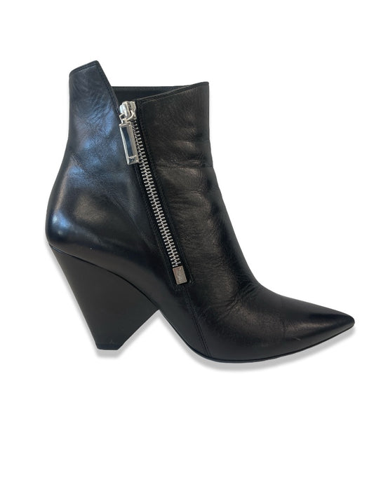 Saint Laurent Black Niki Leather Ankle Boots. Size: 38.5