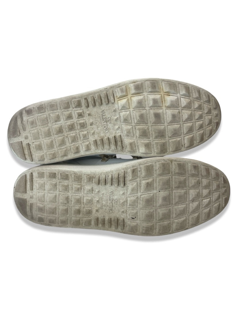 Valentino Garavani White Studded Low Top Sneaker. Size: 39.5