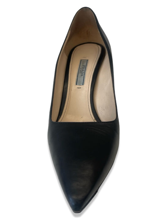 Prada Black Pointed Toe Leather Heel. Size: 39