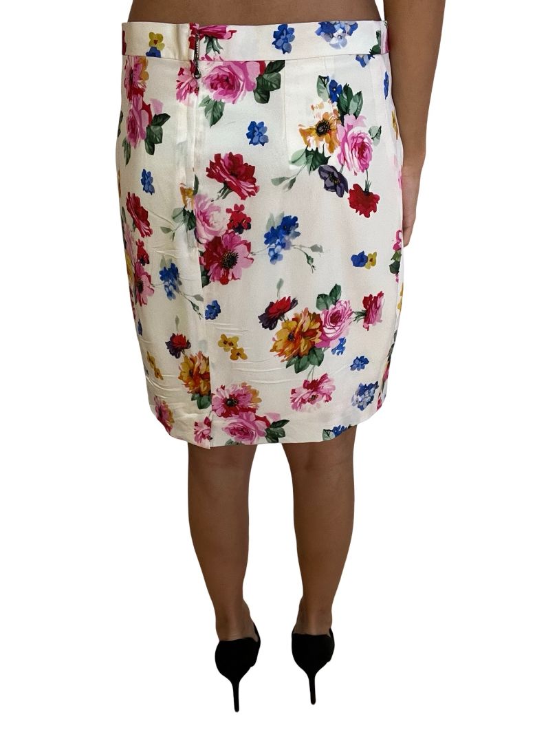Dolce & Gabbana White Floral Mini Skirt. Size: 44