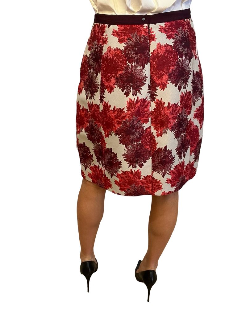 Weekend Max Mara Red Floral Puff Skirt. Size: 10