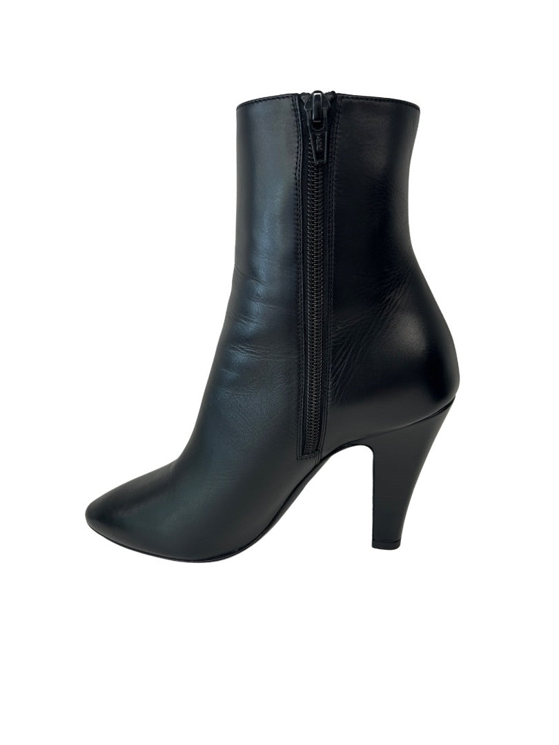 Saint Laurent Black Leather Ankle Boot. Size: 36