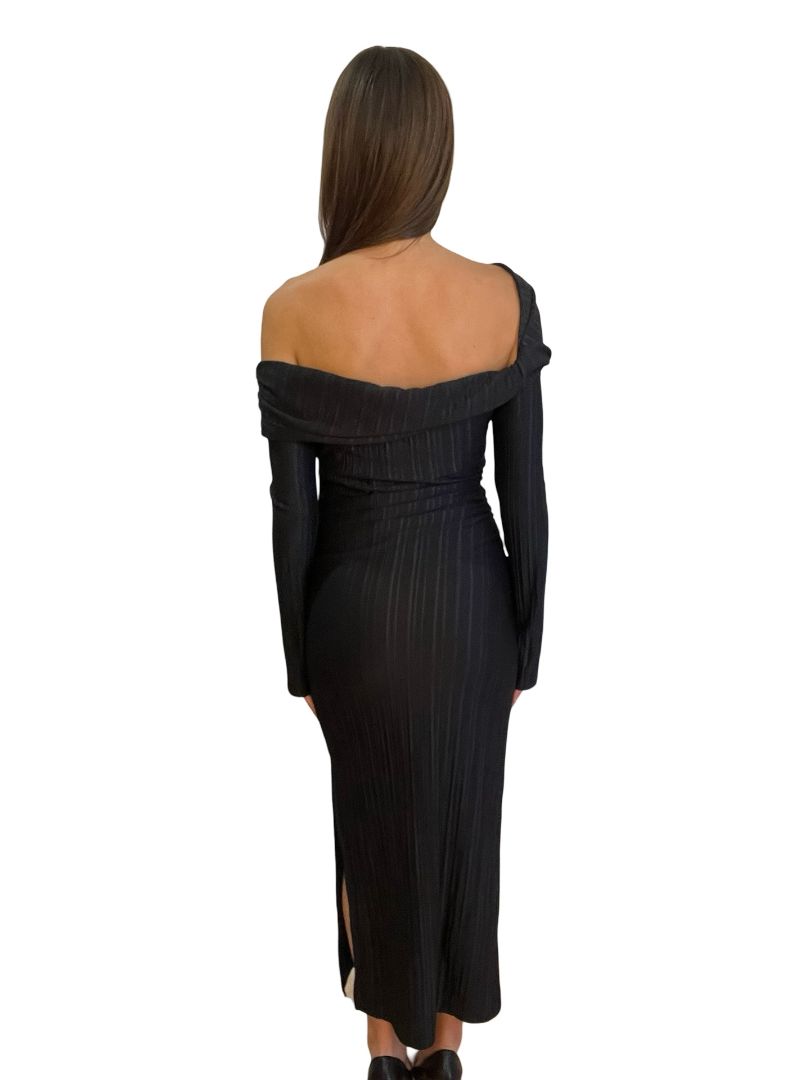Camilla & Marc Black Off-Shoulder 'Shaw Dress'. Size: 8