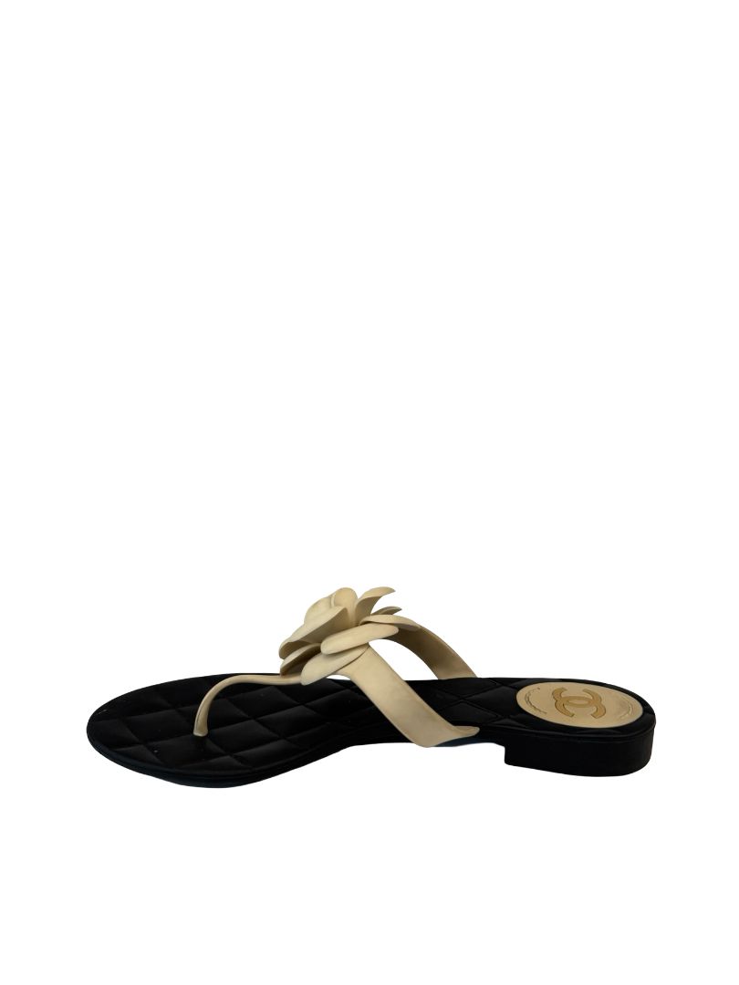 Chanel Black/Cream Jelly Camellia Flower Sandals. Size: 39