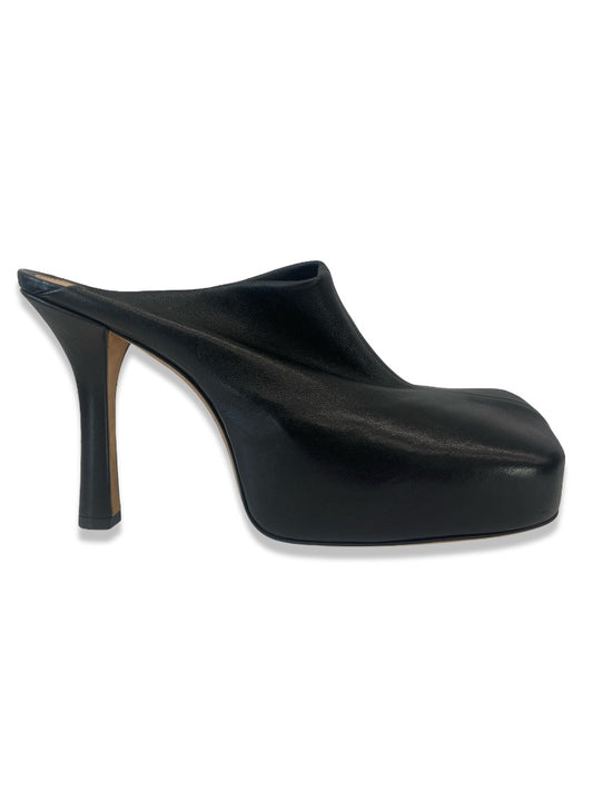 Bottega Veneta Black Square Toe Leather Mule Heels. Size: 38