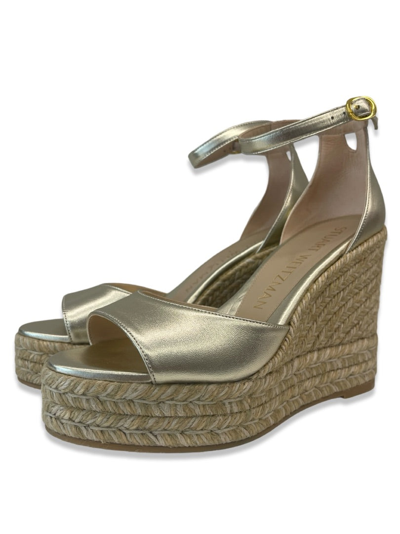 Stuart Weitzman Gold Open Toe Wedge Heel. Size: 37.5
