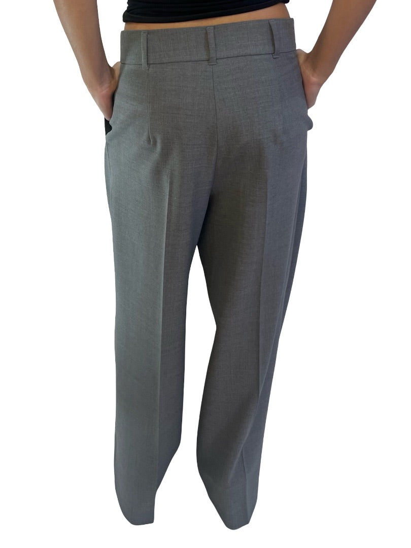 MaxMara Grey Pleated Pants. Size: 38