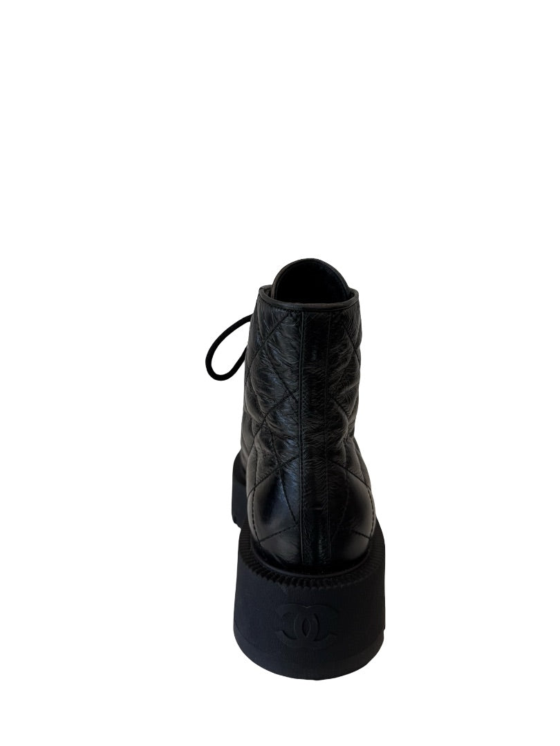 Chanel Black Lambskin Quilted Platform Lace Up Combat Boots. Size: 37.5 C