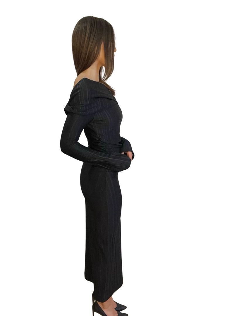 Camilla & Marc Black Off-Shoulder 'Shaw Dress'. Size: 8