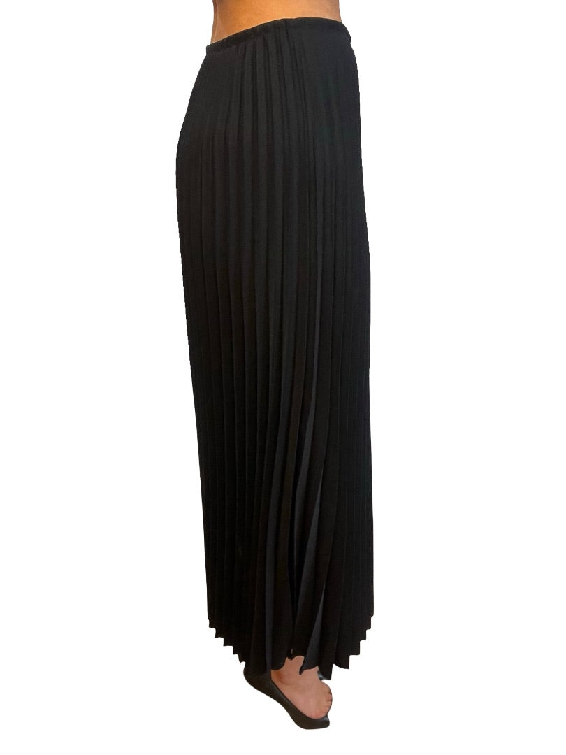 Scanlan Theodore Navy Pleated Maxi Skirt. Size: 8