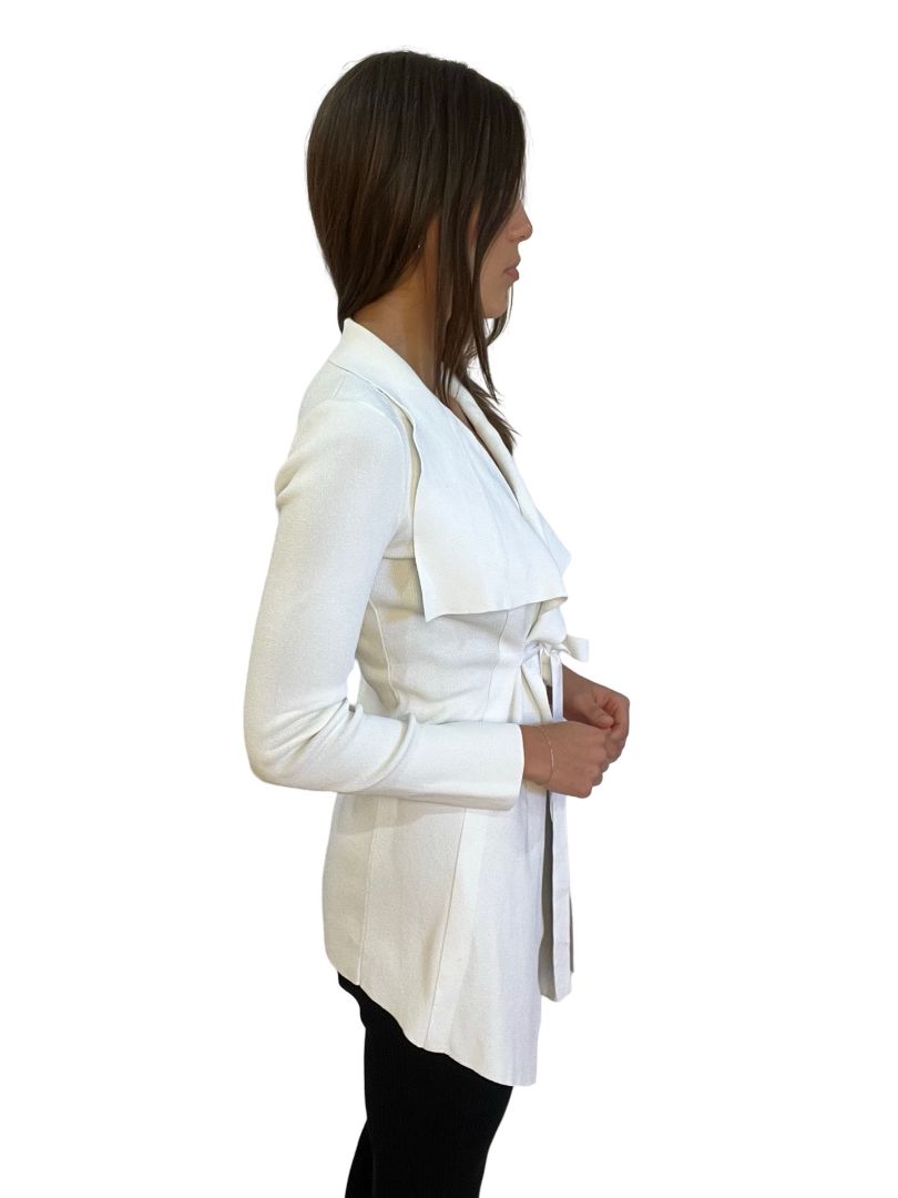 Scanlan Theodore White Crepe Knit Wrap Cardigan. Size: L
