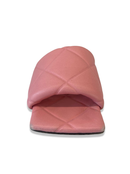 Bottega Veneta Pink Lido Quilted Leather Slides. Size: 38