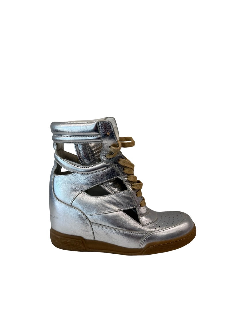 Marc Jacobs Silver Metallic High Top Heeled Sneaker. Size: 37